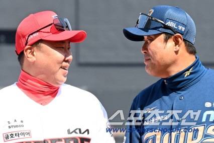 22일 광주KIA챔피언스필드에서 열린 NC와 KIA의 개막전, KIA 이범호 감독과 NC 이호준 감독이 인사를 나누고 있다.. 광주=허상욱 기자wook@sportschosun.com/2025.03.22/