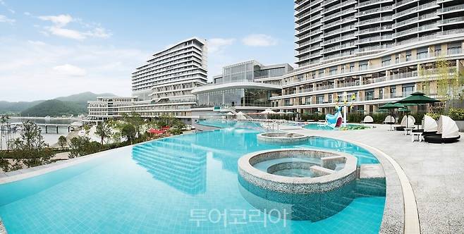&nbsp;거제 벨버디어 아웃도어 풀(Outdoor Pool /사진-한화리조트