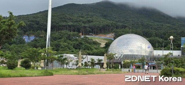 나로우주센터 입구에 위치한 과학관 전경.(사진=지디넷코리아)