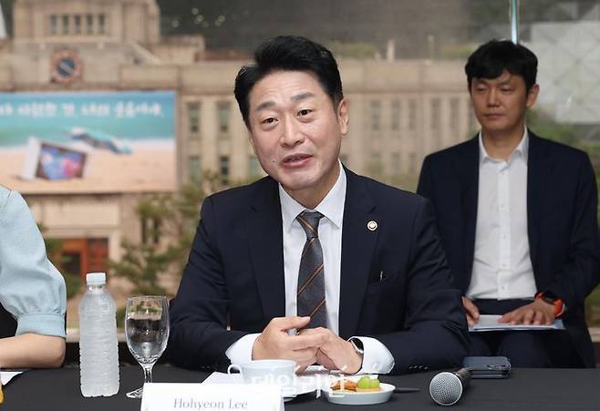 이호현 산업통상자원부 2차관이 18일 오전 서울 중구 플라자호텔에서 루카쉬 블첵 체코 산업통상부 장관과 면담하고 있다.ⓒ뉴시스