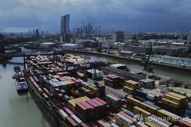 독일 프랑크푸르트의 화물 터미널. AP 연합뉴스 자료사진