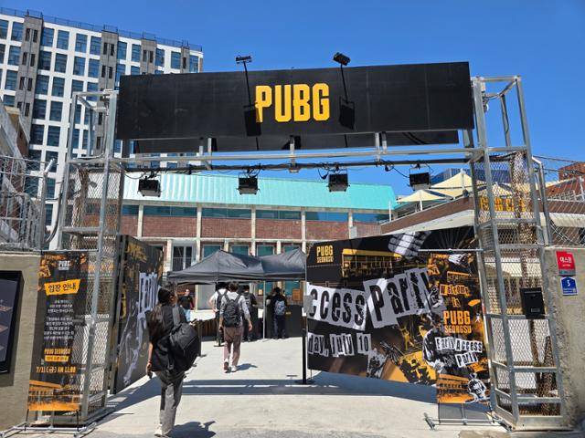 10일 서울 성동구 'PUBG 성수' 개장을 하루 앞두고 사전 개장 행사가 열리고 있다. PUBG 성수는 크래프톤의 대표작 '배틀그라운드' 세계관을 소재로 구현한 공간이다. 연합뉴스