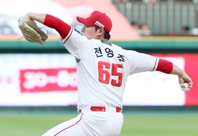 29일 인천 키움전에서 데뷔 첫 승을 따낸 오른손 투수 전영준. SSG 제공