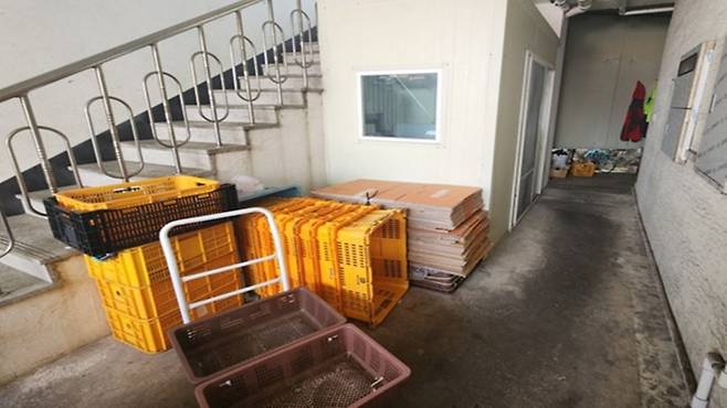 용도가 무단 변경되고, 물건이 적치된 건축물 부설주차장
