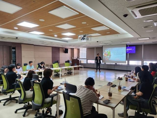 ▲ 강원금용지원센터가 최근 원주·강릉시 보건소에서 잇따라 도 금연사업협의체 회의를 개최하고 도내 청소년 흡연문제 해결에 대해 논의했다.