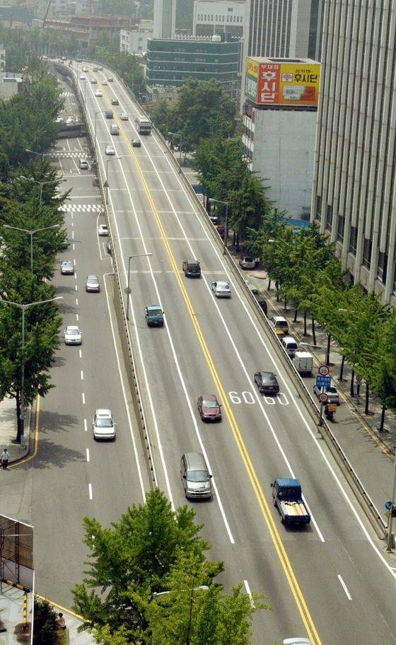 The Seosomun Overpass, built in 1966, in Jung District, central Seoul [JOONGANG ILBO]
