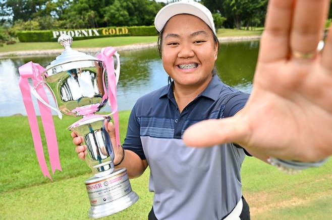 지난해 ‘KLPGA 2024 IQT’ 우승을 통해 ‘2025시즌 정규투어 시드권’을 확보한 빠따랏 랏따놘(22·태국). 올 시즌 KLPGA투어에서 뛰면서 ‘코리안 드림’ 실현을 위해 노력 중이다. KLPGA 제공