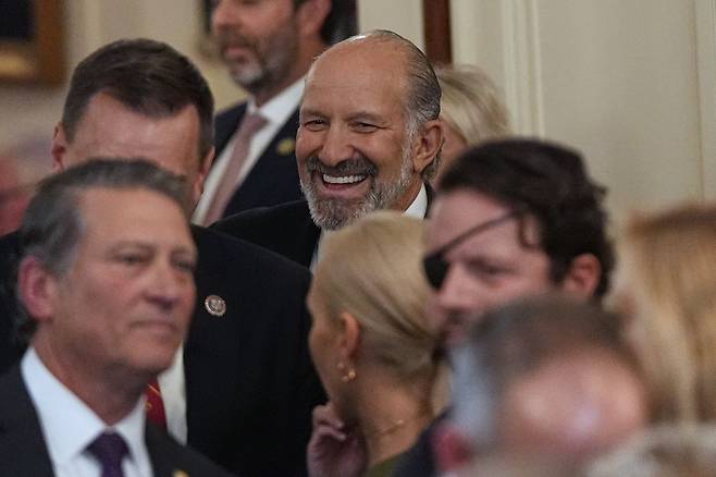 하워드 러트닉 미국 상무장관이 지난 22일 백악관에서 열린 광화당 의원 대상 리셉션에서 환하게 웃는 모습. 연합뉴스