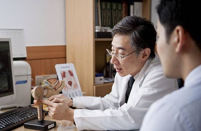 비뇨의학과 전문의가 미세 혈뇨와 요로계, 콩팥 병변에 대해 설명하고 있다. 세란병원 제공