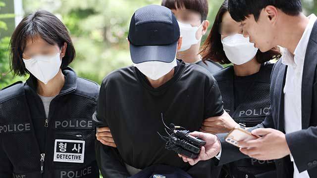 기소선 소속 교인이 지난해 5월 인천 미추홀구 인천지법에서 열린 구속 전 피의자심문에 출석하고 있다. 연합뉴스