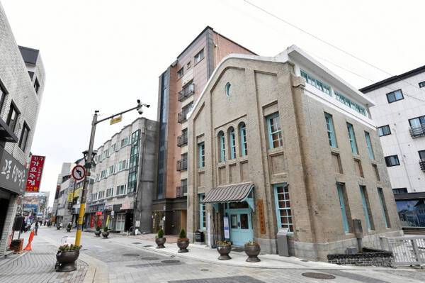 여름방학을 맞아 특별 프로그램을 운영하는 수원 구부국원. 수원시 제공