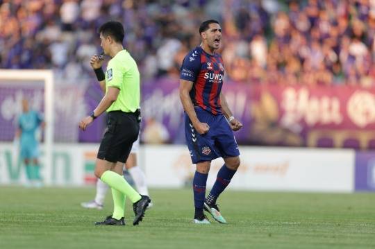 포효하는 수원FC의 싸박. 사진=연합뉴스