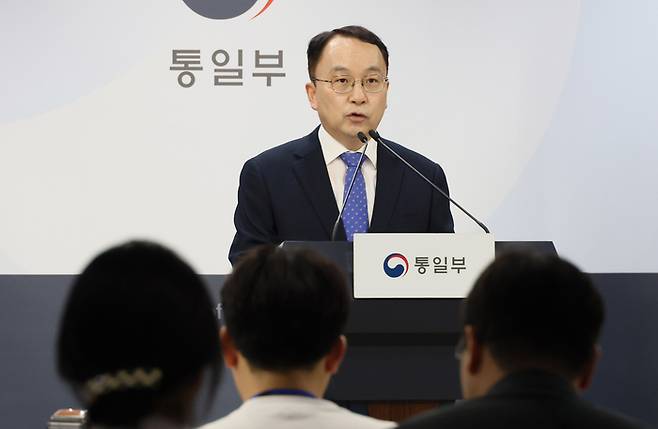 구병삼 통일부 대변인이 28일 서울 종로구 정부서울청사에서 열린 정례브리핑에서 북한 김여정 대남 담화와 관련한 질문에 답변하고 있다. 연합뉴스