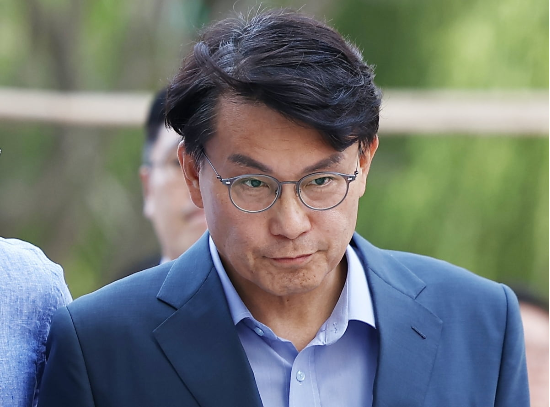 윤상현 국민의힘 의원이 27일 서울 종로구 광화문 kt웨스트 김건희 특검 사무실로 향하고 있다.(사진=연합뉴스)