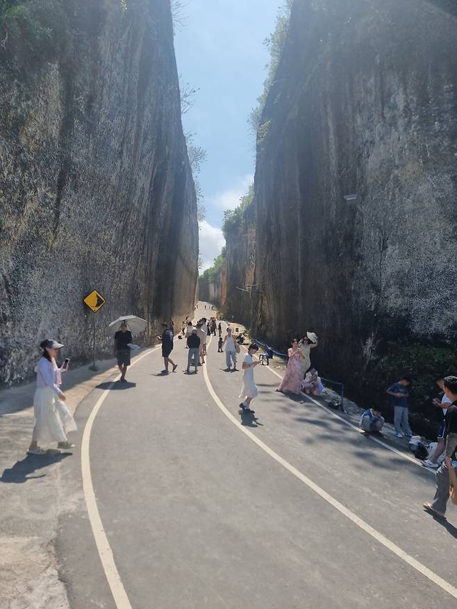 판다와 비치(Pandawa Beach) 인근 타나 바락 절벽(Tanah Barak Cliff)