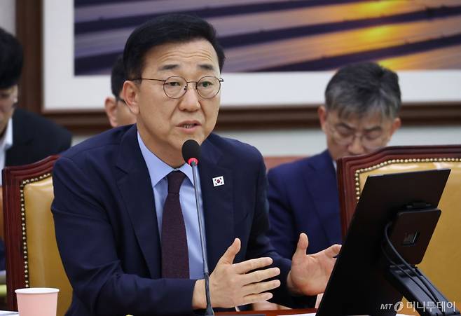 (서울=뉴스1) 이광호 기자 = 김윤덕 국토교통부 장관 후보자가 29일 오후 서울 여의도 국회 국토교통위원회에서 열린 인사청문회에서 의원 질의에 답하고 있다 2025.7.29/뉴스1  Copyright (C) 뉴스1. All rights reserved. 무단 전재 및 재배포,  AI학습 이용 금지. /사진=(서울=뉴스1) 이광호 기자