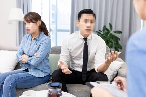 동남아시아 출신 여성과 결혼한 남성이 이혼을 결심했다. 사진은 기사의 이해를 돕기 위한 자료 사진. /사진=클립아트코리아