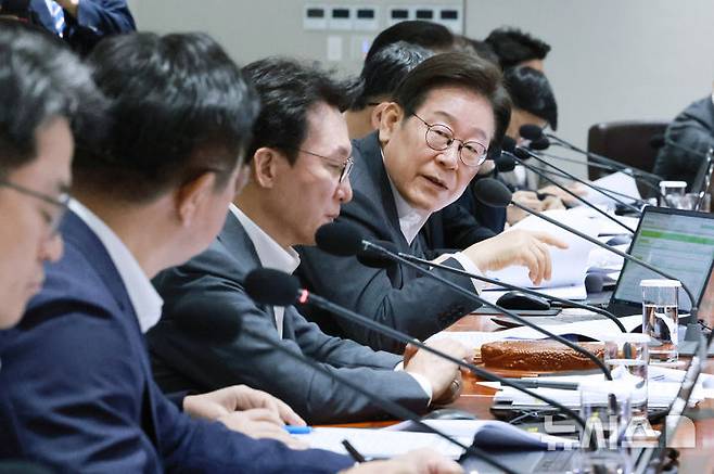 [서울=뉴시스] 최동준 기자 = 이재명 대통령이 29일 서울 용산 대통령실 청사에서 열린 국무회의에서 중대재해 반복 발생 근절 대책 관련 발언을 하고 있다. (대통령실통신사진기자단) 2025.07.29. photocdj@newsis.com