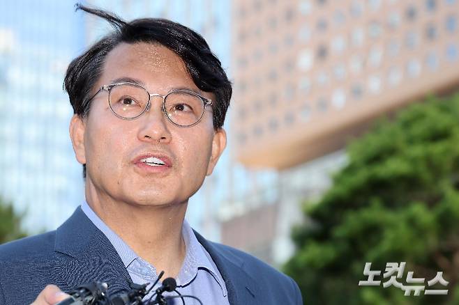 공천 개입 의혹을 받는 윤상현 국민의힘 의원이 27일 서울 종로구에 마련된 김건희 특검팀(특별검사 민중기) 사무실로 조사를 받기 위해 출석하고 있다. 박종민 기자