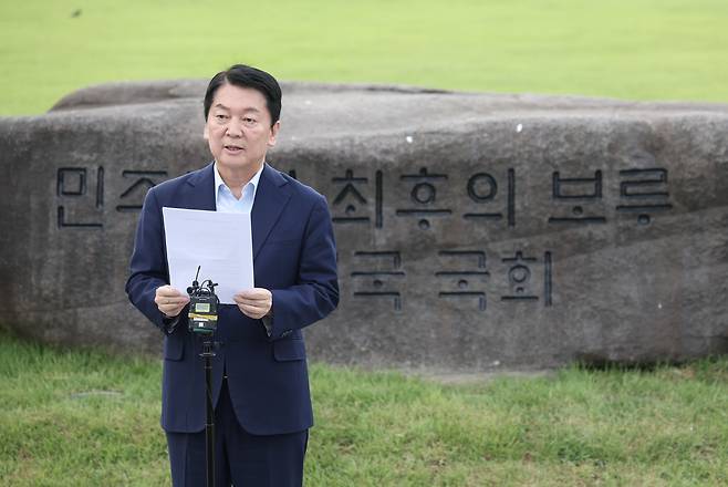 안철수 국민의힘 의원이 29일 오후 서울 여의도 국회에서 내란 특검 관련 및 당대표 출마 선언 기자회견을 하고 있다.&nbsp; &nbsp; 뉴시스
