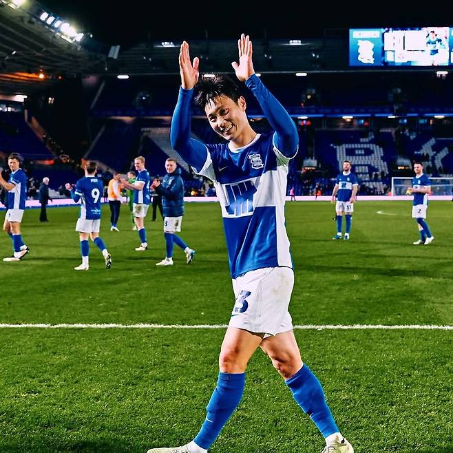 백승호는 지난 시즌 버밍엄시티의 EFL 챔피언십 승격을 함께 했다. 이제 잉글랜드 최상위 무대인 EPL로 승격을 목표로 잡은 그는 현지에서도 새 시즌 버밍엄의 핵심 자원으로 평가받고 있다. 사진출처｜버밍엄시티 페이스북