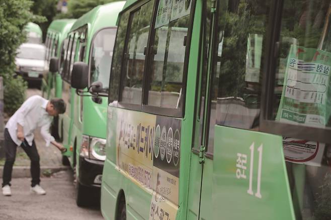 마을버스 운전기사가 해마다 줄고 있다.[사진｜뉴시스]