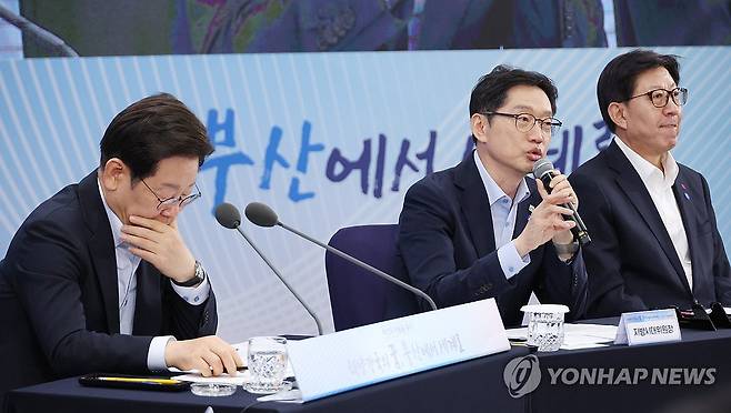 발언하는 김경수 지방시대위원장 (부산=연합뉴스) 한상균 기자 = 김경수 대통령 직속 지방시대위원장이 25일 부산 부경대에서 이재명 대통령이 참석한 가운데 열린 타운홀미팅 '부산의 마음을 듣다' 간담회에서 발언하고 있다. 2025.7.25 xyz@yna.co.kr