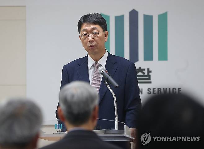취임사 하는 이응철 춘천지검장 (춘천=연합뉴스) 강태현 기자 = 이응철(49·사법연수원 33기) 신임 춘천지방검찰청장이 29일 오전 강원 춘천지검 대회의실에서 열린 취임식에서 취임사를 하고 있다. 2025.7.29 taetae@yna.co.kr