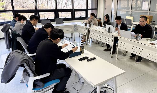 ▲ 이중구조 해소를 위한 상생 모델 개발과 성과평가 체계 마련을 중심으로 '상생 안전 거버넌스' 구축이 본격화되고 있다. 지난 3월 실무협의체 추진을 위한 킥오프 회의가 열렸다.&nbsp;/사진제공=인천상공회의소