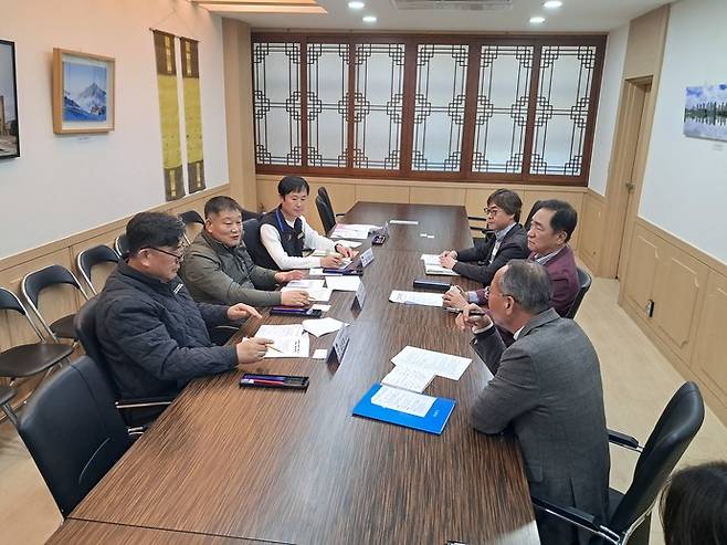 지난 4월 8일, 경기지역자동차노동조합이 평택시장을 비롯한 평택시 관계자들과 협진여객운수 관련 해법 촉구 간담회를 가졌다. 사진=경기지역자동차노동조합