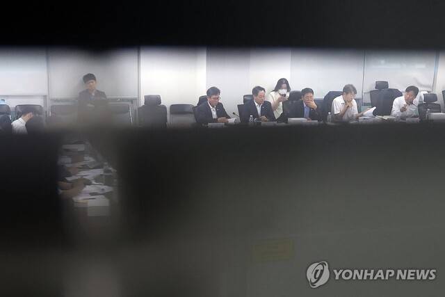 지난 29일 국회 의원회관에서 세제 개편안 마련을 위한 비공개 당정협의회가 열리고 있다. 연합뉴스 제공