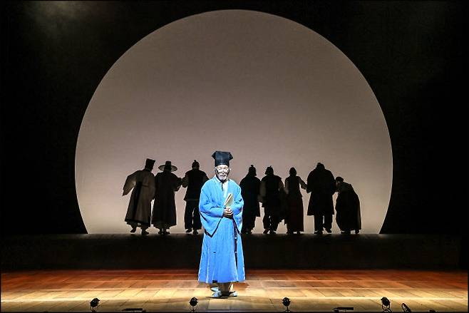 서울시극단의 화제작 연극 ‘퉁소소리’의 공연 장면(사진=세종문화회관).