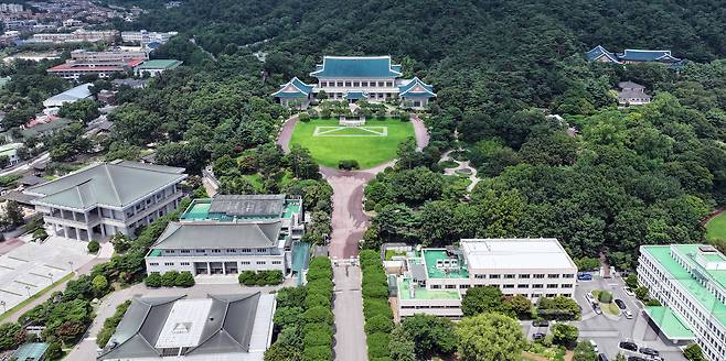 이재명 대통령이 청와대로 집무실 복귀를 예고한 가운데 오는 8월 1일부터 보안·안전 점검 등 준비작업을 위해 관람이 임시 중단된다. 사진은 30일 서울 종로구 세종로 청와대. 2025.7.30/뉴스1 ⓒ News1 김진환 기자