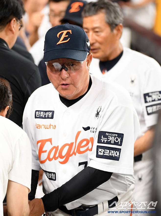 30일 대전 한화생명볼파크에서 열린 한화 이글스와 삼성 라이온즈의 경기. 승리한 한화 김경문 감독이 기뻐하고 있다. 대전=박재만 기자 pjm@sportschosun.com/2025.07.30/