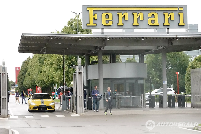 이탈리아 마라넬로 페라리 본사에서 목격된 중국 샤오미 SU7 울트라(출처:웨이보 Piniluoshan)