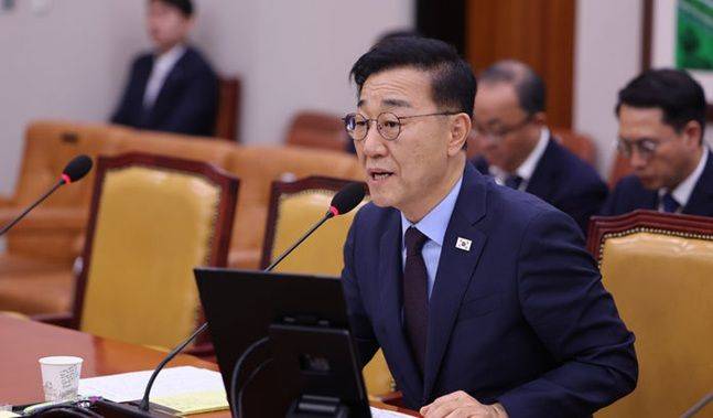 김윤덕 국토교통부 장관 후보자가 29일 오전 서울 여의도 국회 국토교통위원회에서 열린 인사청문회에서 의원 질의에 답하고 있다. ⓒ뉴시스