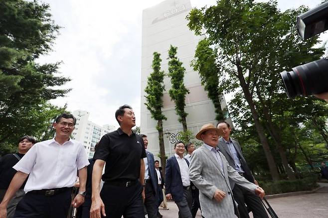 목동6단지를 둘러보는 오세훈 서울시장.ⓒ뉴시스