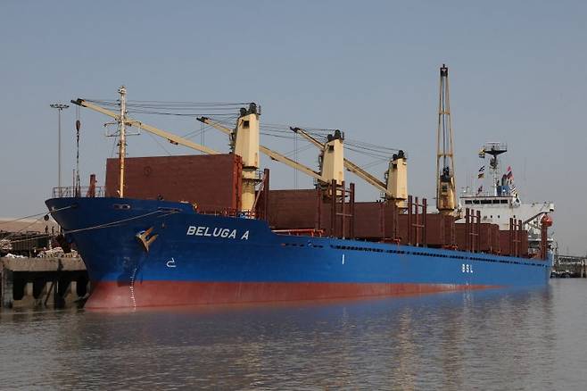 지난 4월5일(현지시간) 설탕을 실은 화물선이 인도 구라자트주 칸들라의 딘다얄 항만에서 대기하고 있다.로이터연합뉴스