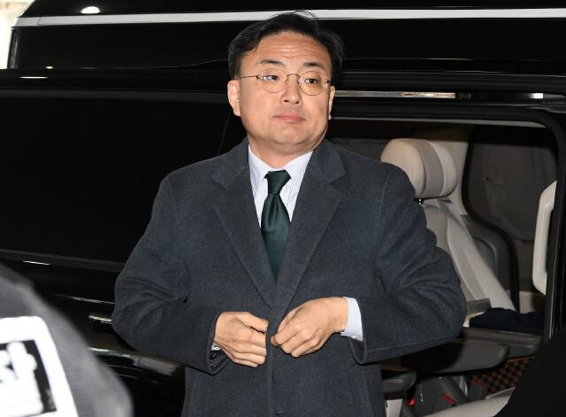 신장식 조국혁신당 의원이 ‘윤석열 방어권 안건’이 인권위 전원위원회에 상정되던 지난 2월10일 안창호 인권위원장과 면담하기 위해 서울 중구 인권위를 방문하고 있다. 공동취재사진