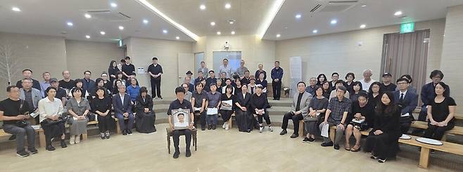 지난 7월19일 열린 최종천 시인 추모제에 문우와 가족 등 70여명이 참석했다. 김응교 제공