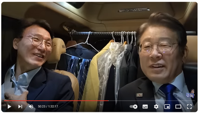 이재명(오른쪽) 당시 더불어민주당 당대표 후보가 지난해 7월 20일 김민석 최고위원 후보와 유튜브 라이브 방송을 진행하고 있다. 김 후보는 모든 최고위원 후보들 중 처음으로 '잼카(이 후보의 자동차 별칭)'에 탑승해 라이브 방송을 했다. 유튜브 캡처