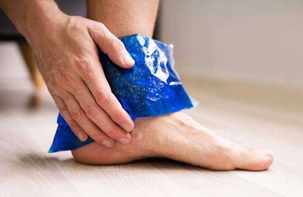 다친 직후에는 RICE, 통증과 부기가 완화되면 MEAT 치료법을 해야 한다./사진=클립아트코리아