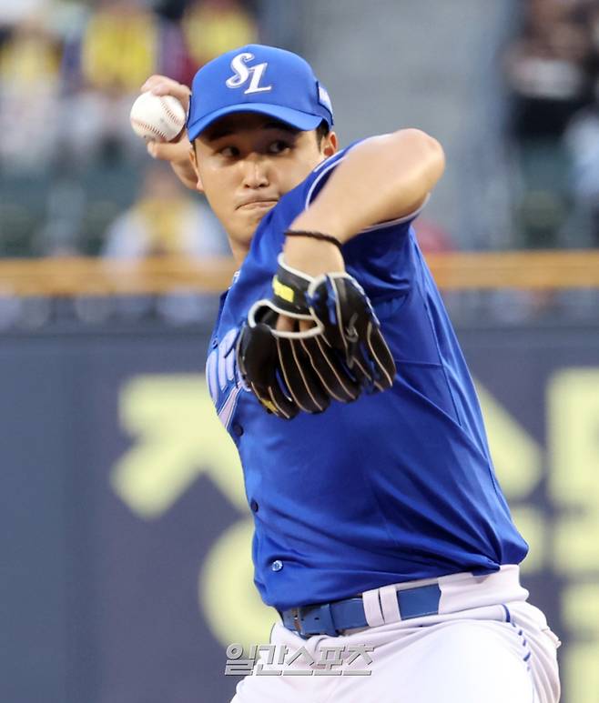 16일 오후 잠실야구장에서 열린 2025 프로야구 삼성과 LG 경기. 삼성 선발 최원태가 힘차게 공을 던지고 있다. 잠실=정시종 기자 capa@edaily.co.kr /2025.04.16.
