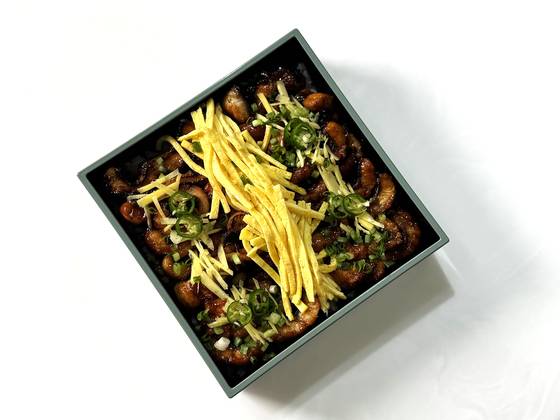 시판 소스를 활용해 만든 장어덮밥. 사진 이정웅