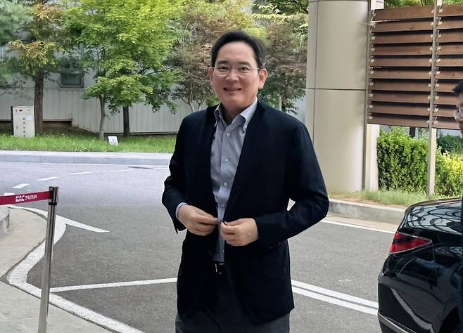 ▲ 이재용 삼성전자 회장이 29일 강서구 서울김포비즈니스항공센터(SGBAC)를 통해 워싱턴으로 출국하고 있다. [연합뉴스]