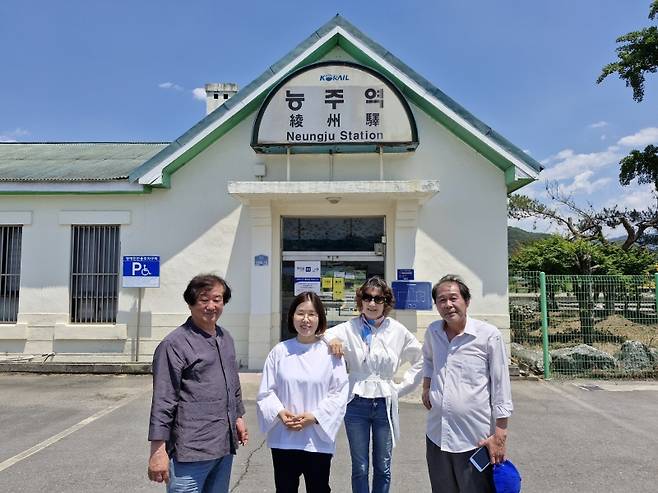 ▲ 능주역을 찾은 관광객들