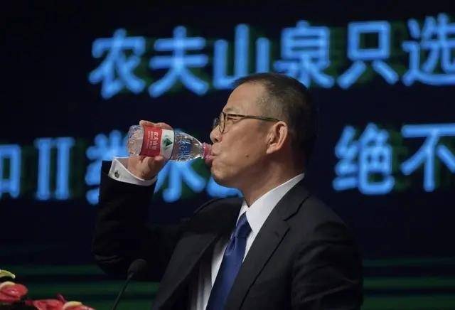 농푸산취안 창업자 중산산. 둥팡차이푸 캡처.