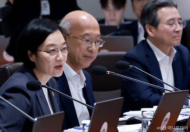 [서울=뉴시스] 최동준 기자 = 한성숙 중소벤처기업부 장관이 29일 서울 용산 대통령실 청사에서 열린 국무회의에서 인사말을 하고 있다. (대통령실통신사진기자단) 2025.07.29./사진=뉴시스, 대통령실통신사진기자단