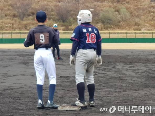 부천고 야구부 윤유노군(18)의 초교 시절 사진. 여자 야구 아마추어로 활동하던 어머니의 경기를 따라 다니다 초교 4학년 때 야구를 시작했다. 벌써 9년차 학생선수다. /사진=윤유노군 제공.