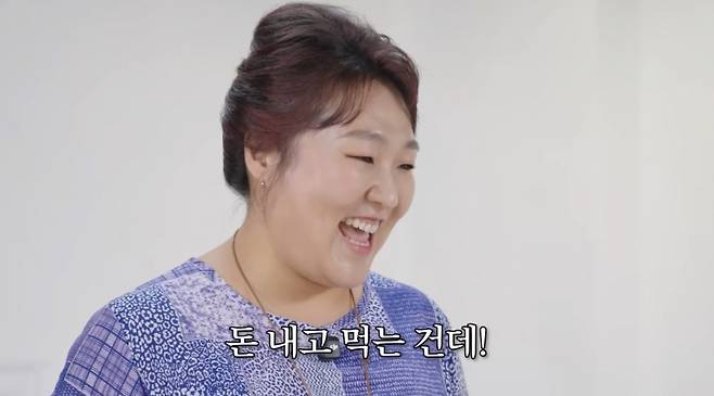 코미디언 이수지가 펜션 '갑질'을 풍자해 누리꾼들의 공감을 샀다./사진=유튜브 채널 '핫이슈지' 영상